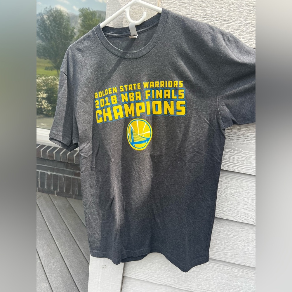 CLEARANCE Men’s L Gray Golden State Warrior 2018 NBA Finals Champions T-Shirt